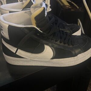 Nike SB Mid Blazer Size 7.5